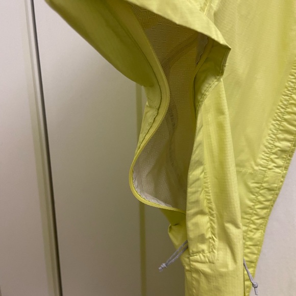 PATAGONIA Women's Torrentshell Jacket in Neon Yellow (Size Small) - Picture 14 of 16